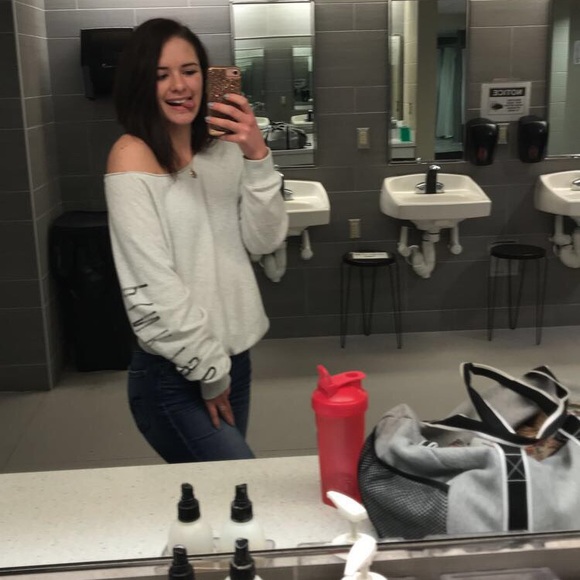 Profile Picture of Kayla Bayerl (@kayla_bayerl) on Poshmark