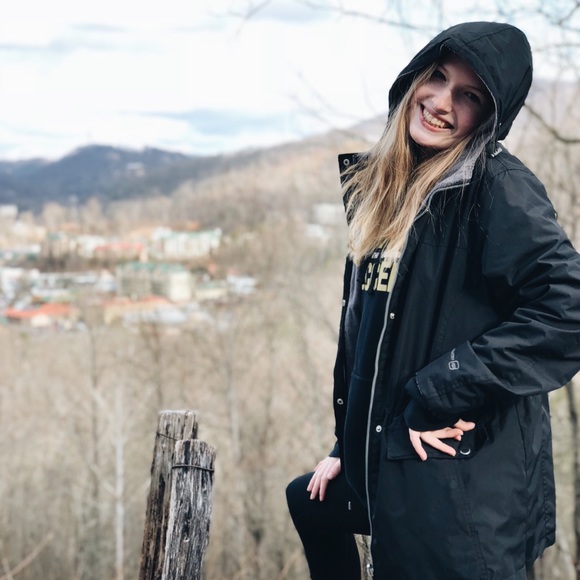 Paige Beissert - Poshmark Profile Picture of Paige Beissert (@paigeb379) on Poshmark