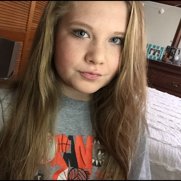 Profile Picture of Taylor Neeble (@taylormariee02) on Poshmark