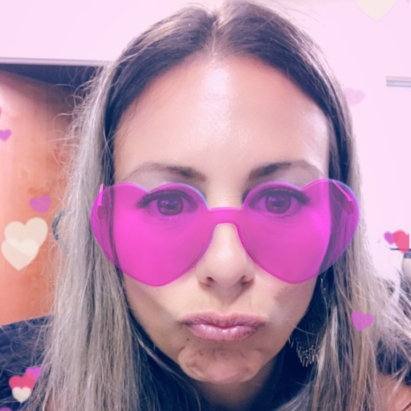 Profile Picture of Kristin Molenko (@kristinmol) on Poshmark