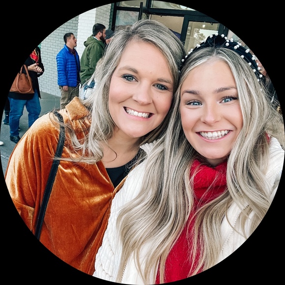 Profile Picture of Amanda Rosetti (@amandarosetti) on Poshmark