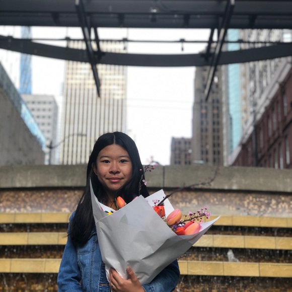 Profile Picture of Anna Yan (@_annayan_) on Poshmark