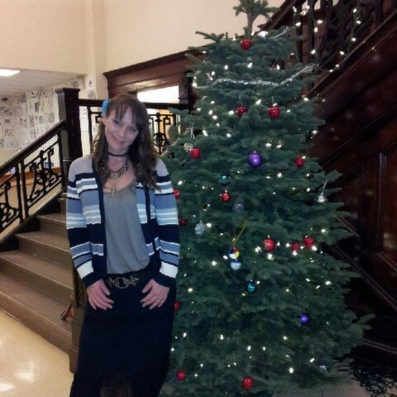 Profile Picture of Tracy Redburn (@tracyredburn) on Poshmark