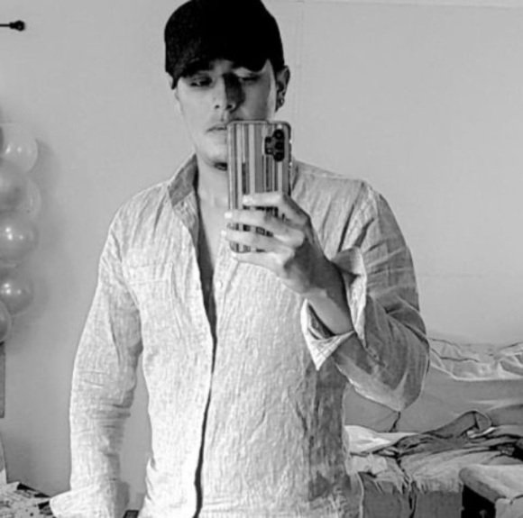 Profile Picture of Albert Romero (@albertmena11) on Poshmark