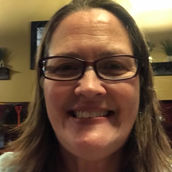 Profile Picture of Kari Lafaive (@kari_lafaive) on Poshmark