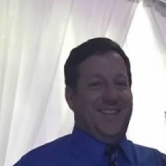 Profile Picture of Kevin Cutrer (@kevincutrer) on Poshmark