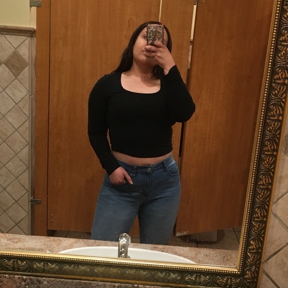 Profile Picture of Diana Andino (@dianaandino96) on Poshmark