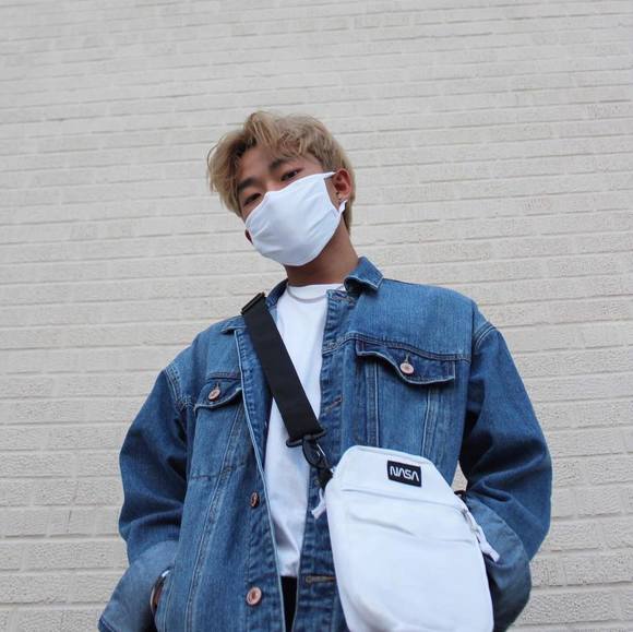 Profile Picture of Eric Yoon (@ericyoon23) on Poshmark