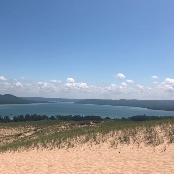 Profile Picture of Ashley Oleszkowicz (@aolesz27) on Poshmark