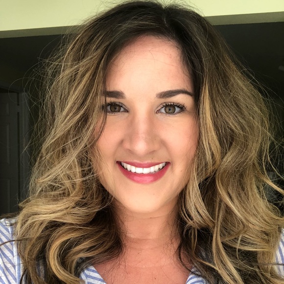 Profile Picture of Erin Best (@sullivanbest) on Poshmark