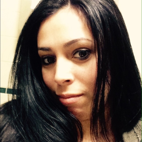 Profile Picture of Christina Ferrante (@chrissyferrante) on Poshmark