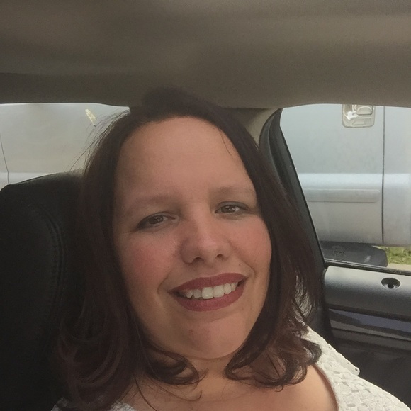 Profile Picture of Michele Huffman (@mrshuffman3) on Poshmark