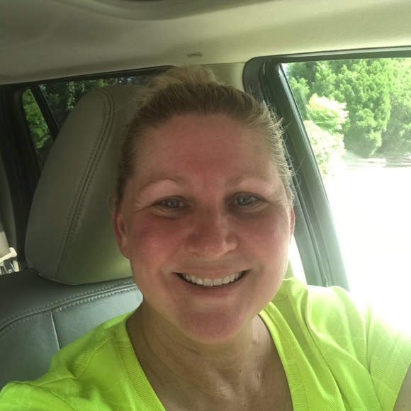 Profile Picture of Stacy Bowen (@stacybowen278) on Poshmark