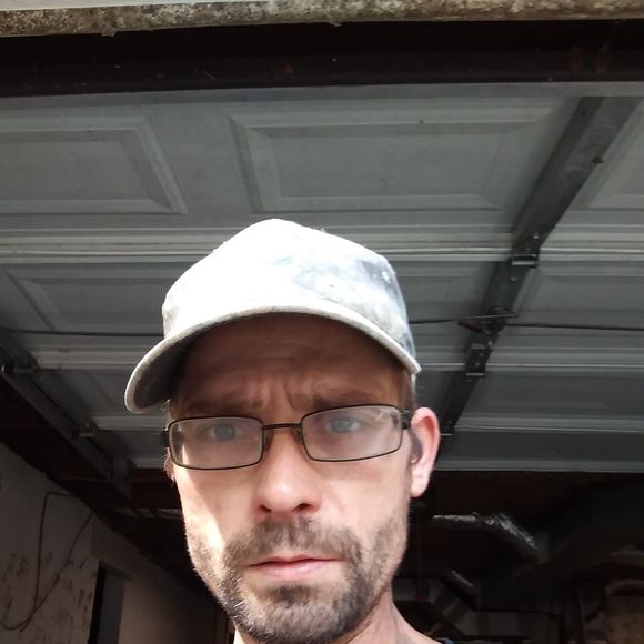 Profile Picture of Thomas Hand (@thomas_hand) on Poshmark