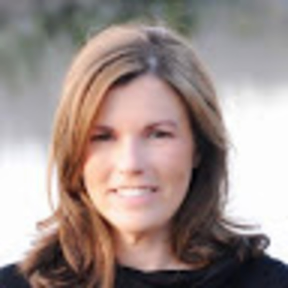 Profile Picture of Anne Carter (@annecarterpi) on Poshmark