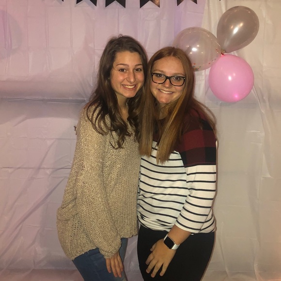 Profile Picture of Grace Brabander (@iama_brabander) on Poshmark