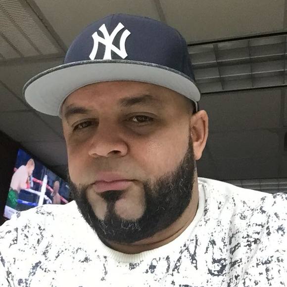 Profile Picture of Alex Gil (@alex_gil) on Poshmark