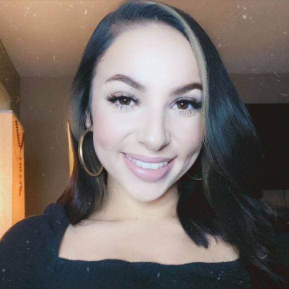 Profile Picture of Jesika Romaire (@jesikaroze) on Poshmark