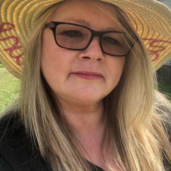 Profile Picture of Tammy Fleenor (@tamf19) on Poshmark
