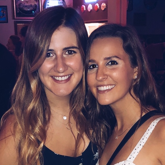 Profile Picture of Amira Clare (@amiraclare) on Poshmark