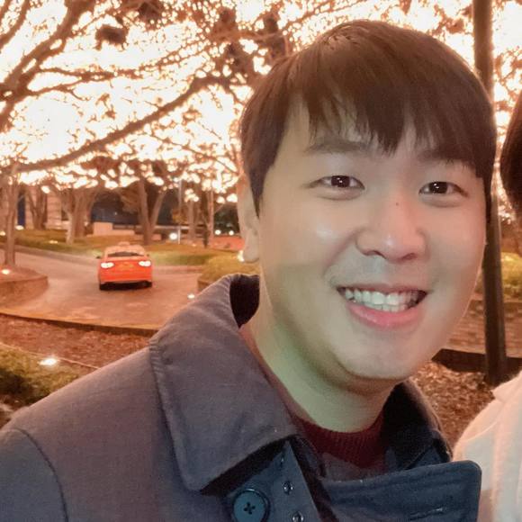 Profile Picture of Yun Jang (@yunjang) on Poshmark