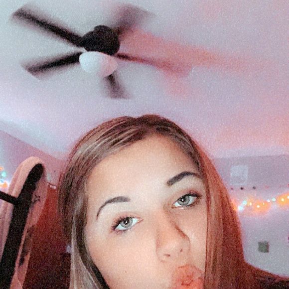 Profile Picture of Nora Falcon (@norafalcon) on Poshmark