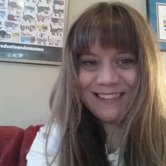 Profile Picture of Marci Schroeder (@marcischroeder) on Poshmark