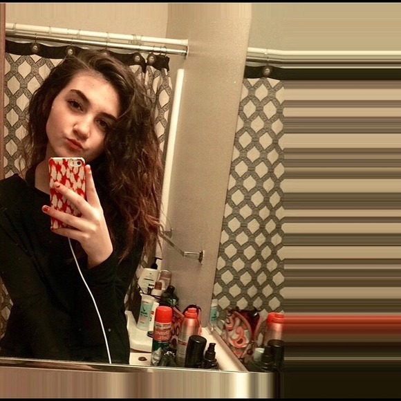 Profile Picture of Ena Zahidic (@enaxoxo) on Poshmark