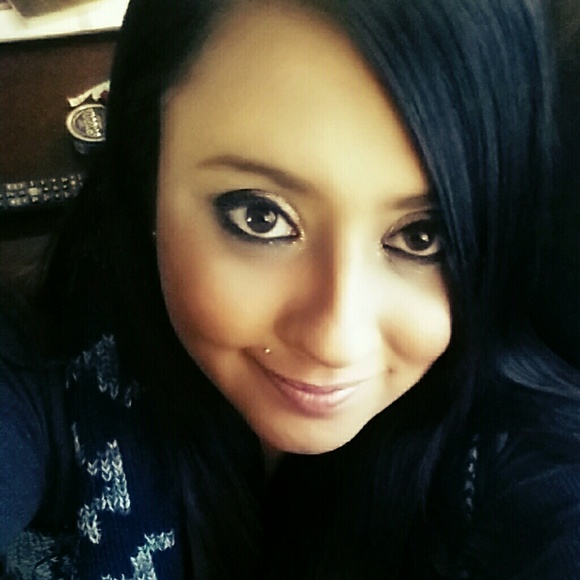 Profile Picture of Kristin Forrest (@tinkyk) on Poshmark