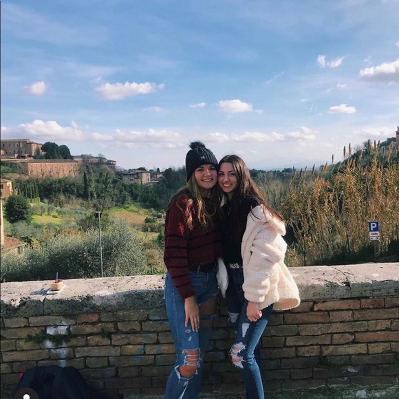 Profile Picture of Gigi Herig (@gigiherig) on Poshmark