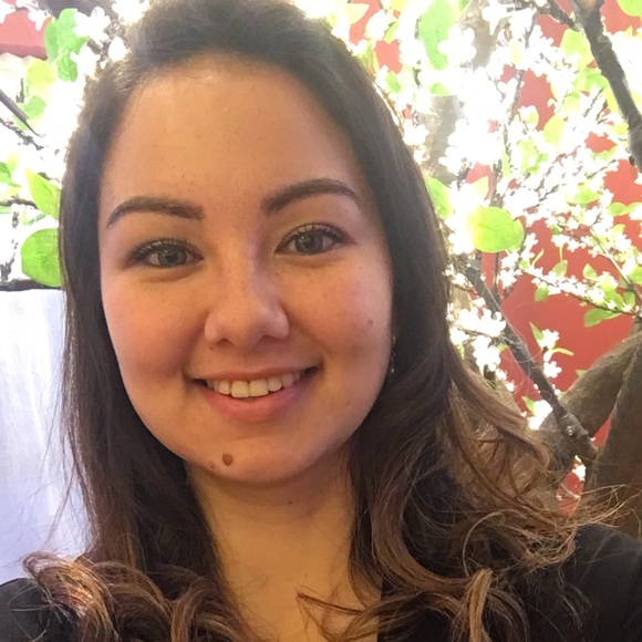 Profile Picture of Lucy Ashby (@lucysevan) on Poshmark