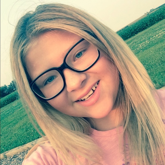 Profile Picture of Lilyann Brestel (@loveybird43) on Poshmark