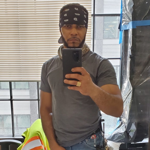 Profile Picture of Miguel Deleon (@migueldeleon977) on Poshmark