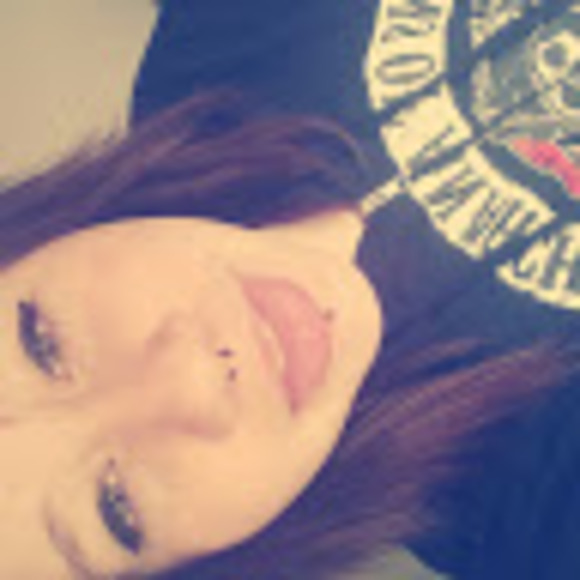 Profile Picture of OcÃ©anne Belleau (@oceannebelleau) on Poshmark