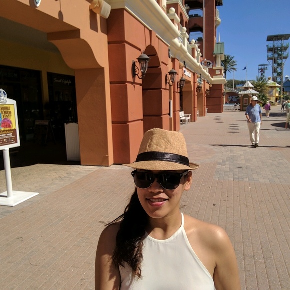 Profile Picture of Heidi Heidi (@heidi095) on Poshmark