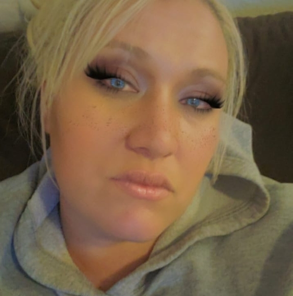 Profile Picture of Shelly Czech (@mrsczech69) on Poshmark