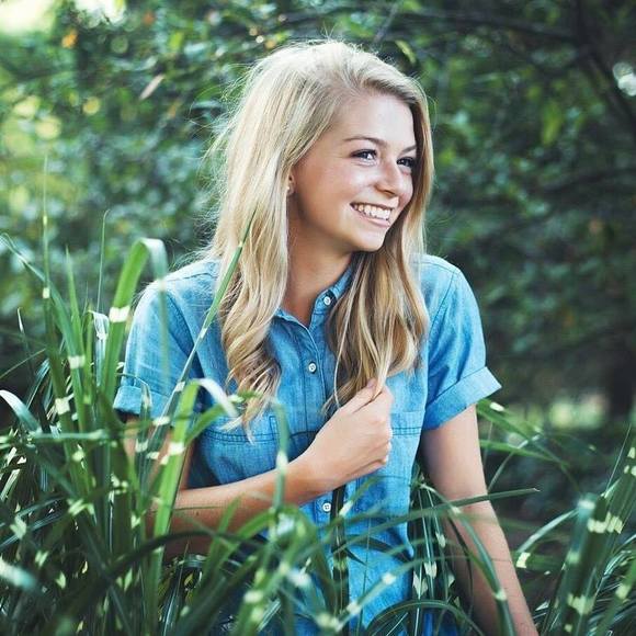 Profile Picture of Carly Bogdajewicz (@carlybogie) on Poshmark