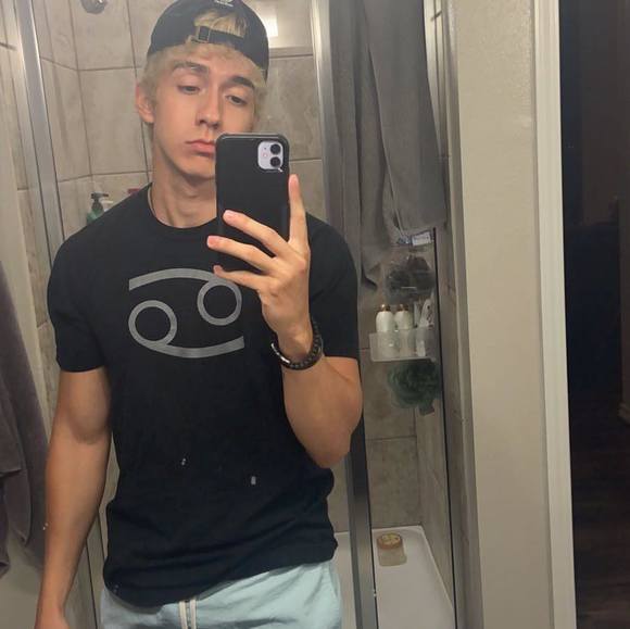 Profile Picture of Joel Guardiola (@dante472) on Poshmark