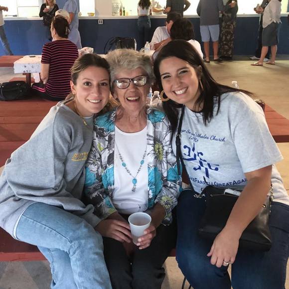 Marianna Lazich - Poshmark Profile Picture of Marianna Lazich (@mariannalazich) on Poshmark