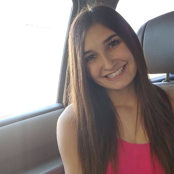 Profile Picture of Kennedy Blasingame (@k_bgame) on Poshmark