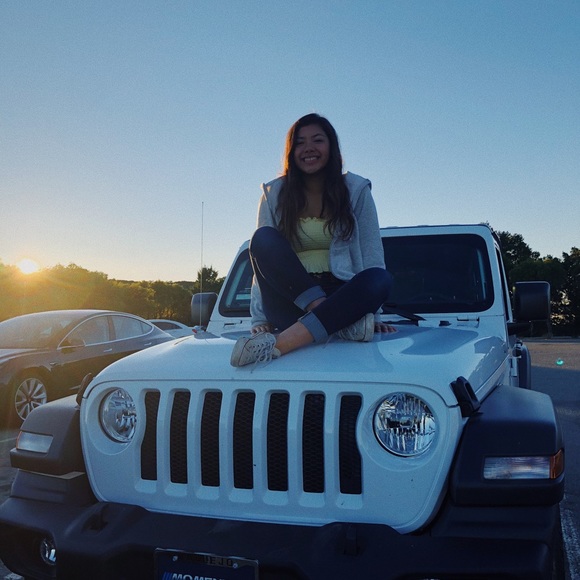 Profile Picture of Mia Jacobson (@miajacobson_) on Poshmark