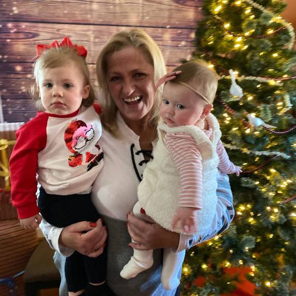 Profile Picture of Debbie Alexander (@debbs324) on Poshmark