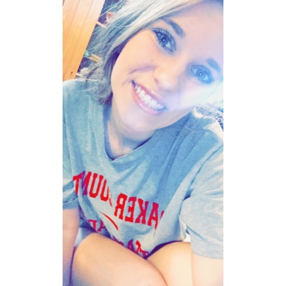 Profile Picture of Megan Lauramore (@meganlauramore) on Poshmark