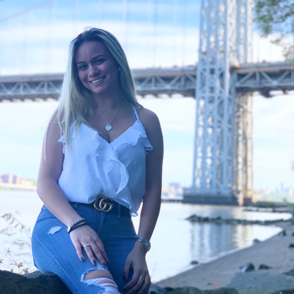 Profile Picture of Gelsey Videla (@gels0505) on Poshmark