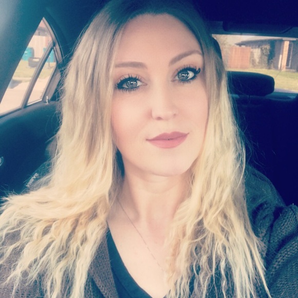 Profile Picture of Tabitha Lyon (@tllyon) on Poshmark