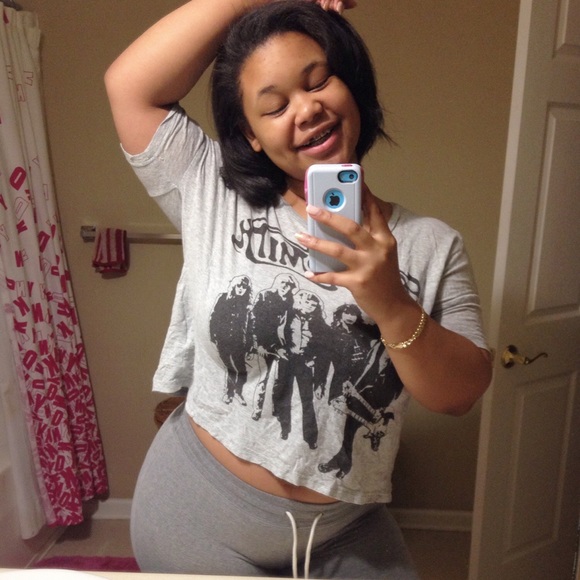 Profile Picture of Serenity Williams (@renni247) on Poshmark