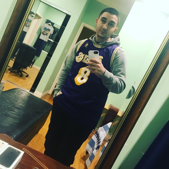 Profile Picture of Artin Kashakyan (@artin123) on Poshmark