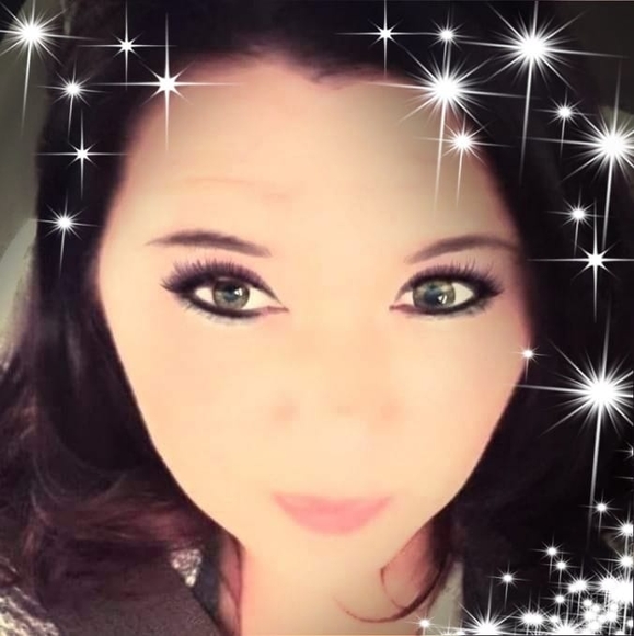 Profile Picture of Marlena Mireles (@hollymireles) on Poshmark