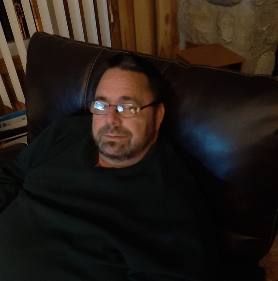 Profile Picture of Mike Albertson (@theglassman37) on Poshmark