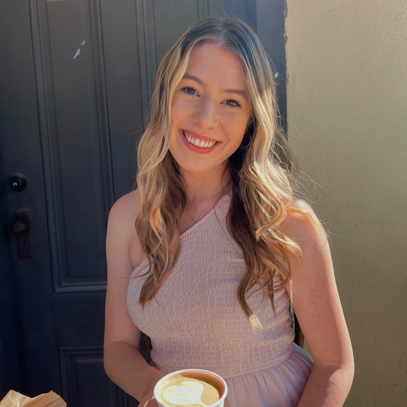 Profile Picture of Amanda Heyer (@amanda_heyer) on Poshmark